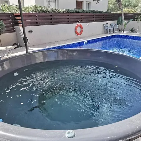 Great Maria Vilă Paralimni